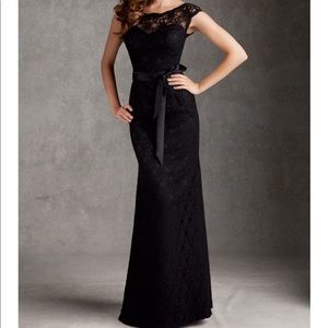 BLACK LACE EVENING GOWN BY MORI LEE